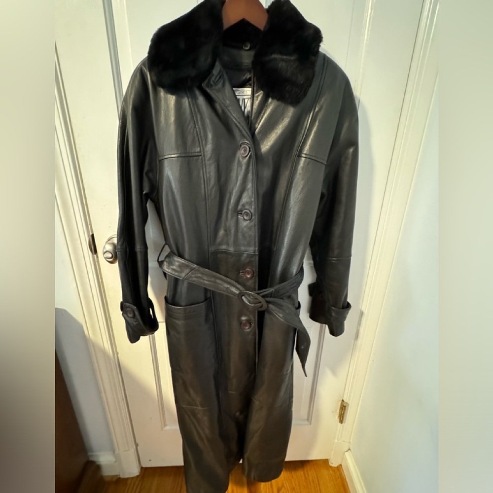 Jones New York long black leather belted coat w/faux fur trim. Size M. EUC
